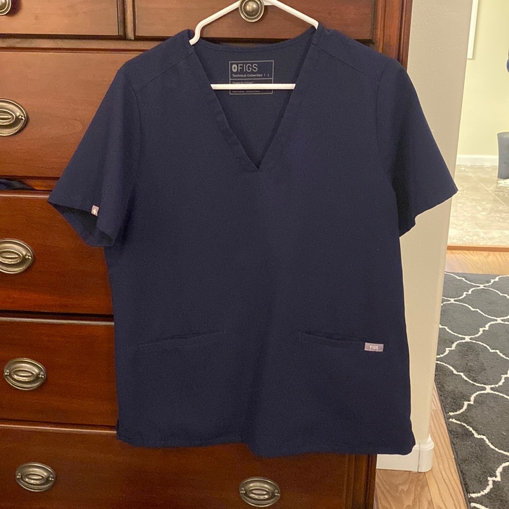 Figs Casma 3 pocket top